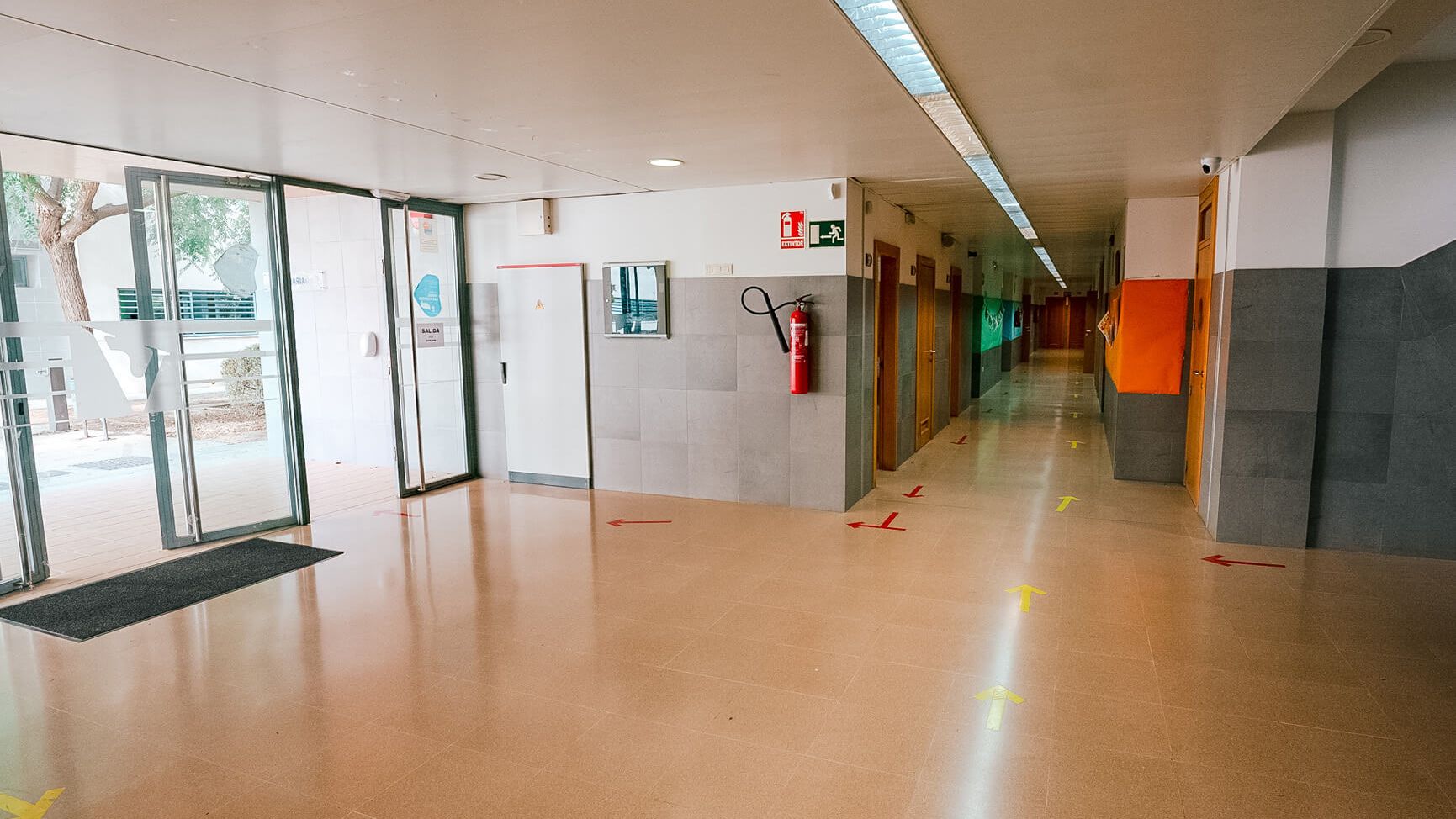 Vestíbulo de entrada del colegio