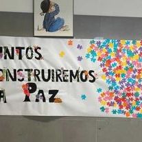 Alumnado de Bachillerato en una actividad sobre la paz