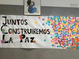 Bachillerato students during an activity about peace