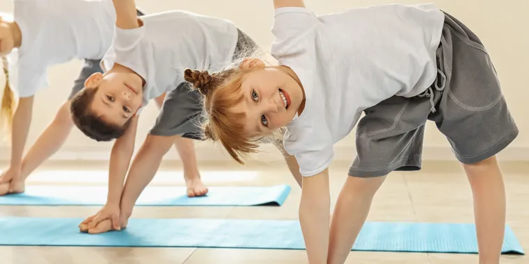 Sesión de yoga infantil y mindfulness en ValdeSerra